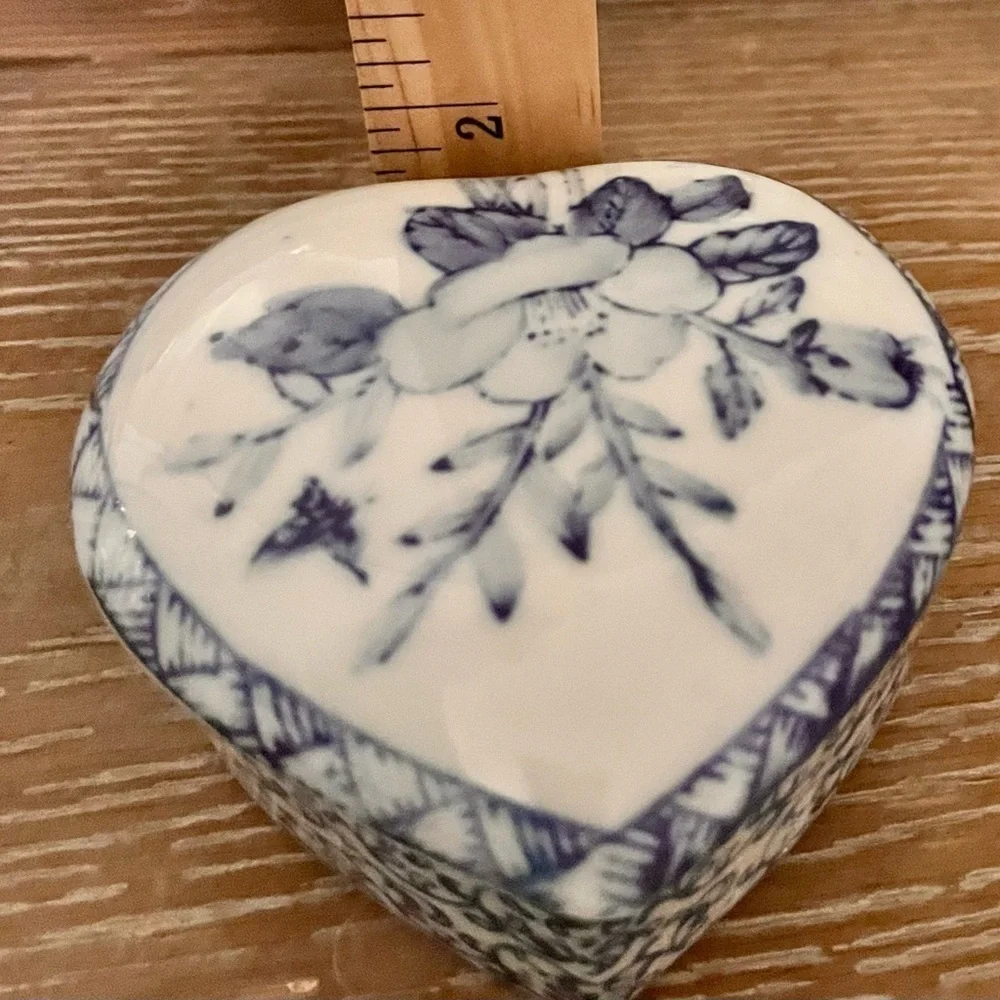 Vintage Chinoiserie Blue White Porcelain Heart Trinket Box Lotus